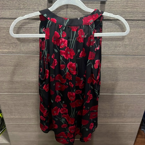 Lemon Tart Split Neck Sleeveless Floral Top. Size M - Picture 3 of 5